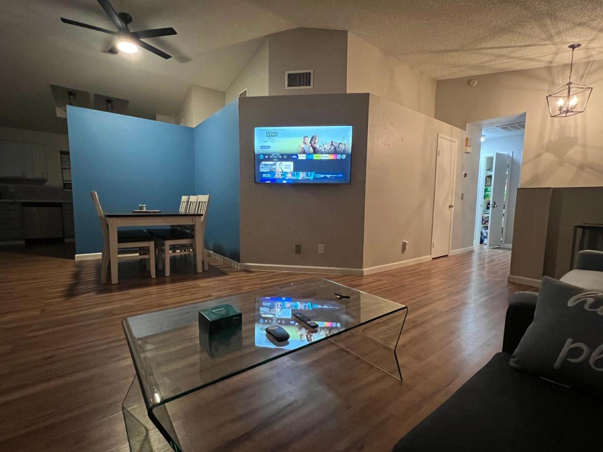 Casa de férias Large Pool & Patio Cozy Single Story Family House *